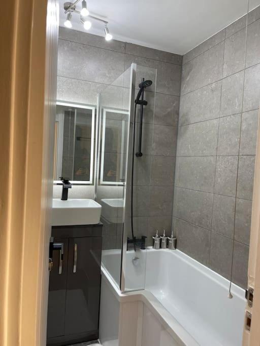 Self-Catering Fully Equipped Apartment In Vauxhall Londres Exterior foto